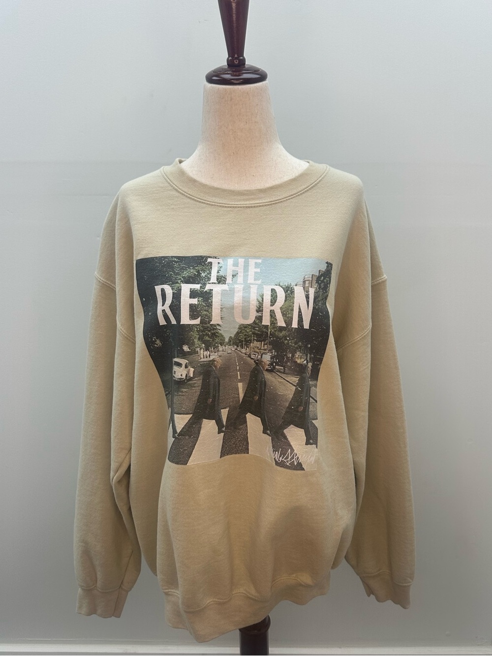 Trump The Return Sweatshirt Size Large, Tan Gildan Political Abbey Road Parody